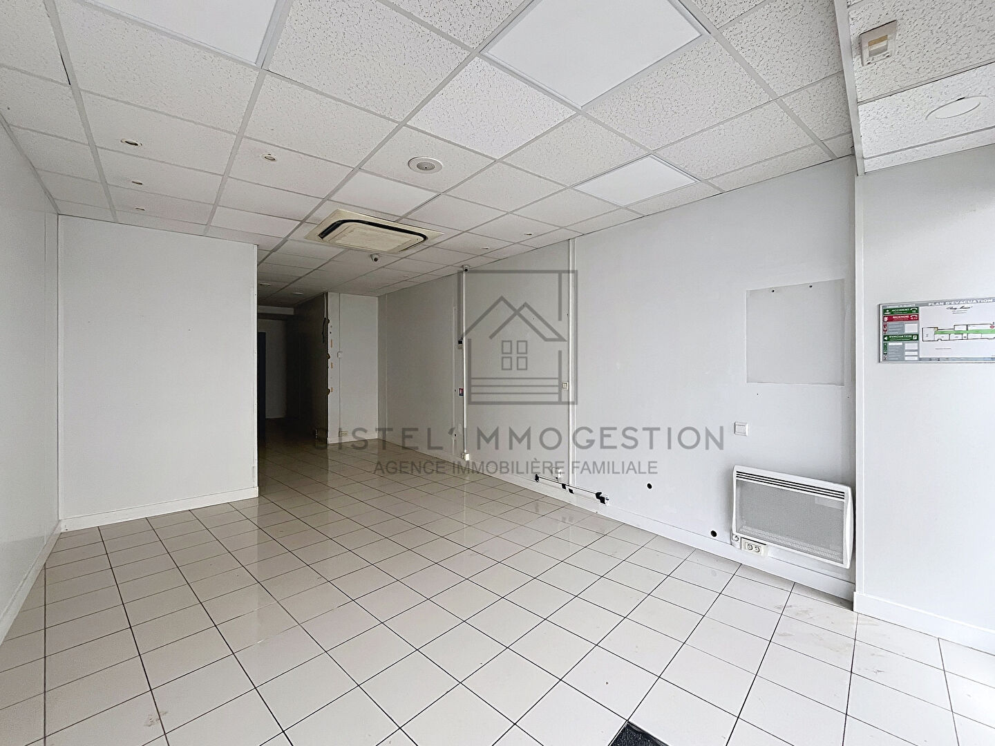 Photo Les Lilas - Murs de boutique - Libre image 3/6