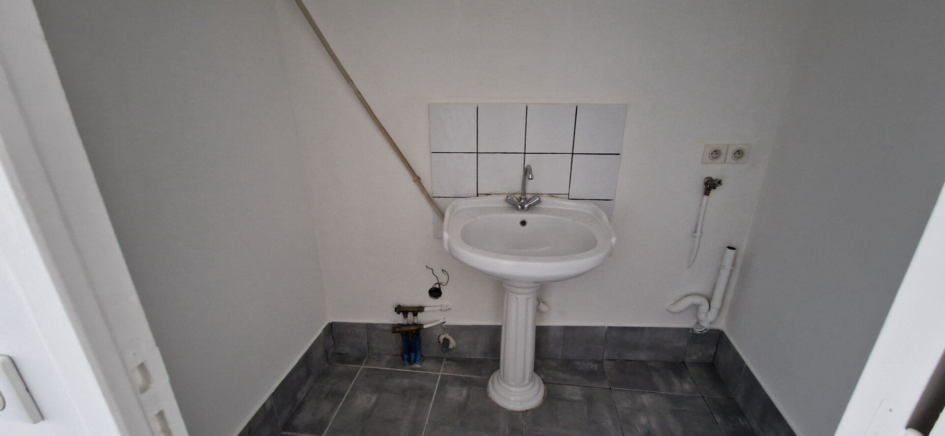 Photo Local commercial Trets 27.42 m2 image 4/5