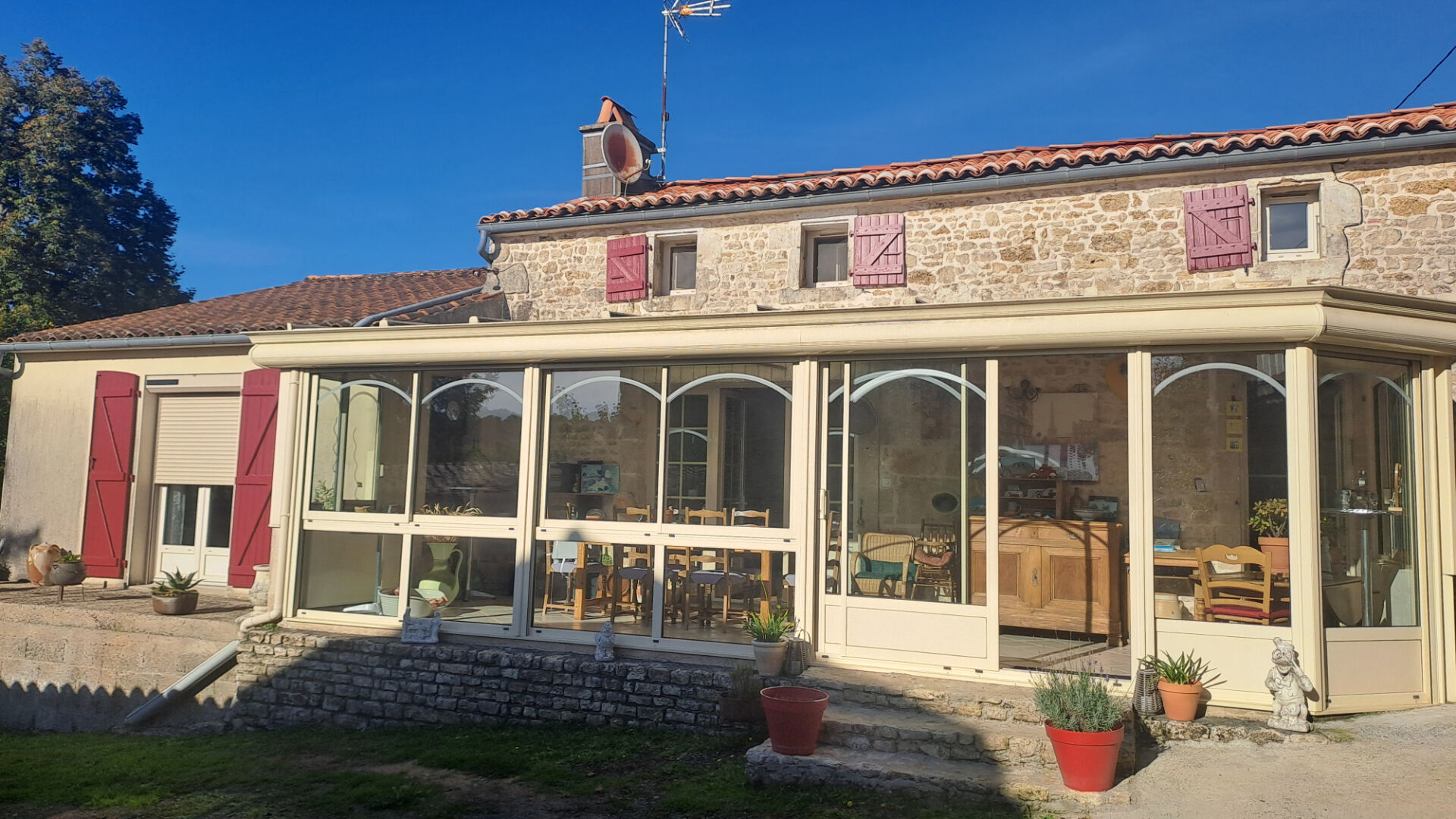 Maison Ancienne 147m²  3 chambres  sur un terrain de 3700m² 79160 Ardin