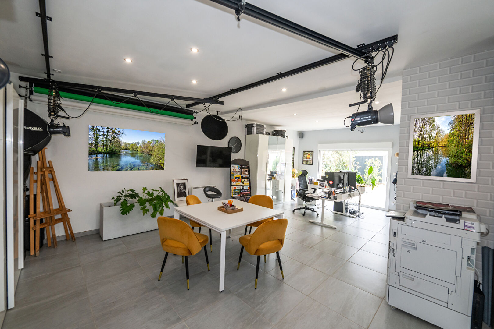 Photo Local professionnel type loft 79410 Echiré image 1/3