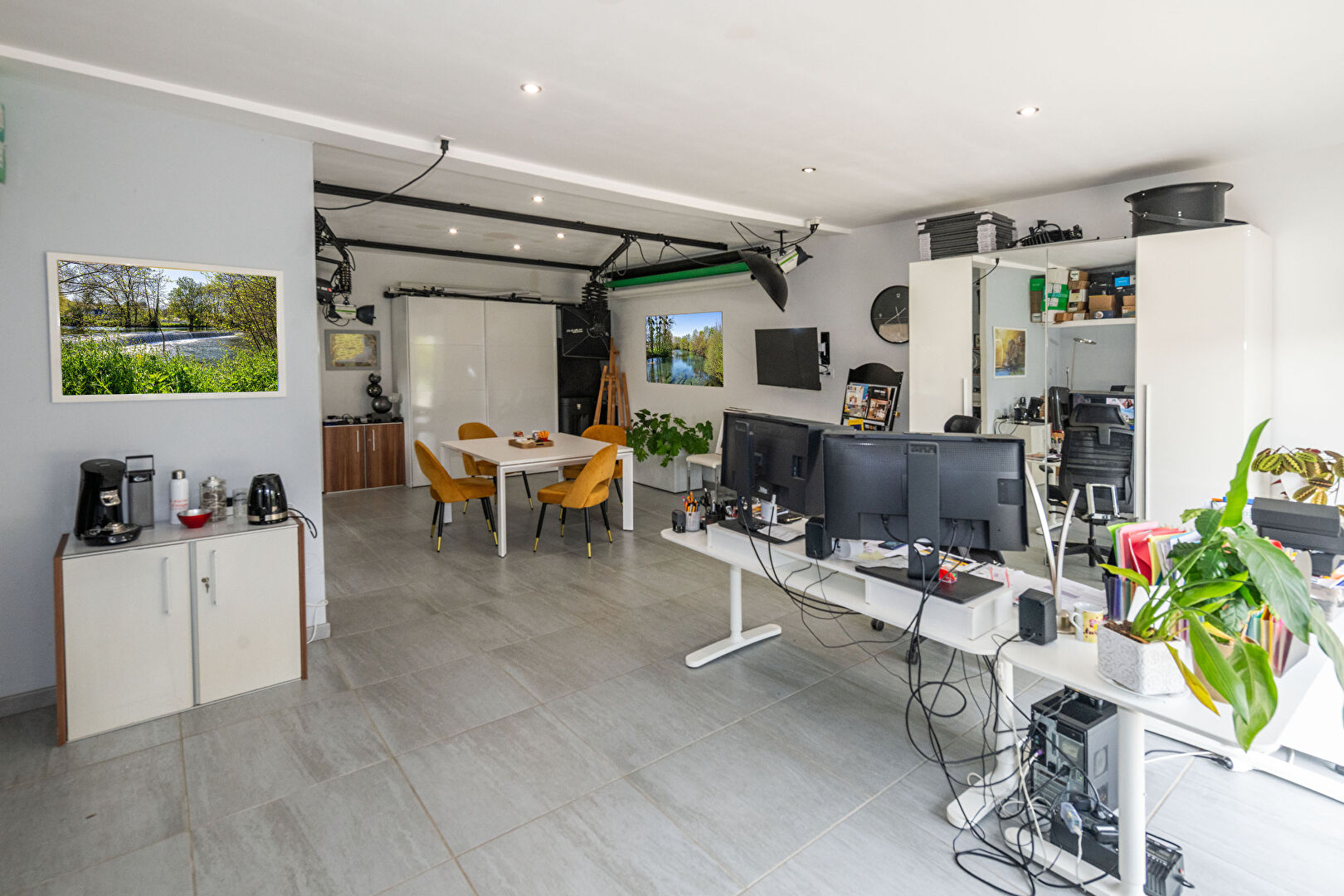 Photo Local professionnel type loft 79410 Echiré image 2/3