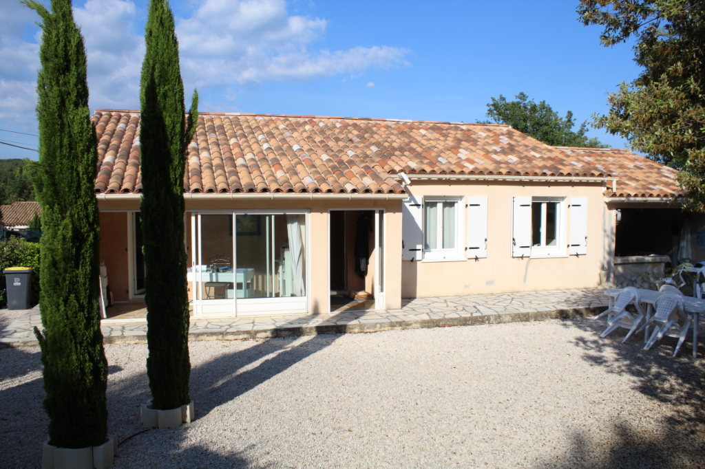 GAREOULT Maison 4 pièces de plainpied avec piscine et garage sur un très beau terrain plat