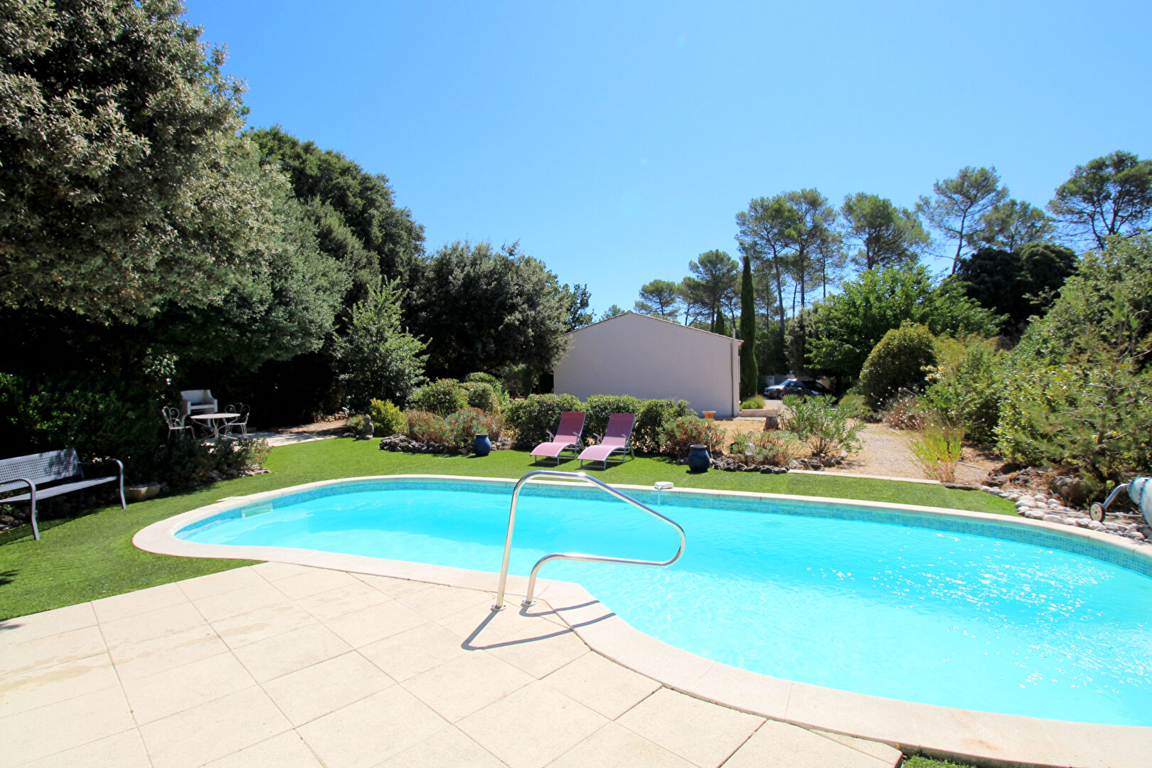 Photo GAREOULT : VILLA T5 composée de 4 chambres avec Piscine et garage. image 1/6