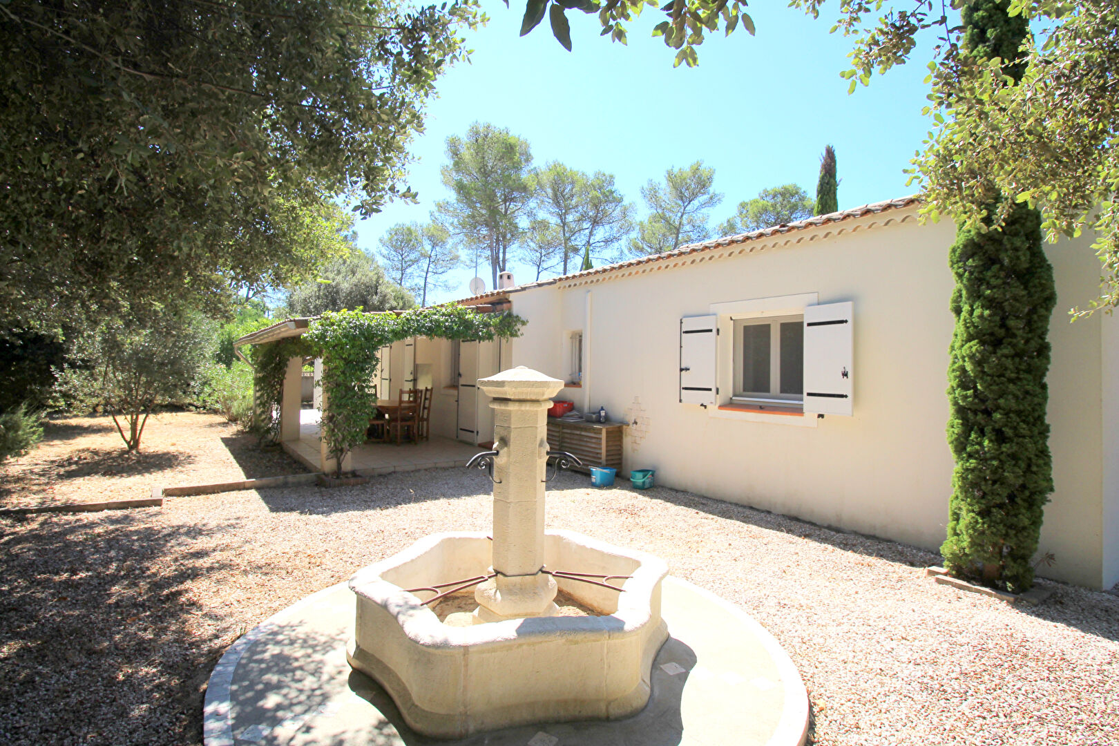 Photo GAREOULT : VILLA T5 composée de 4 chambres avec Piscine et garage. image 2/6