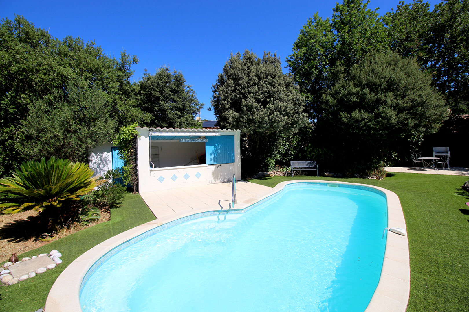 Photo GAREOULT : VILLA T5 composée de 4 chambres avec Piscine et garage. image 4/6