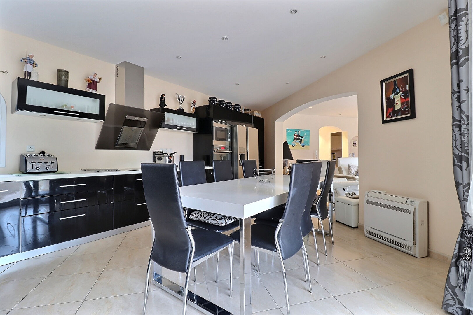 Photo Maison Gareoult 6 pièces 150 m2 sur 1650m² de terrain, avec piscine, garages, pool house et sous sol image 4/6