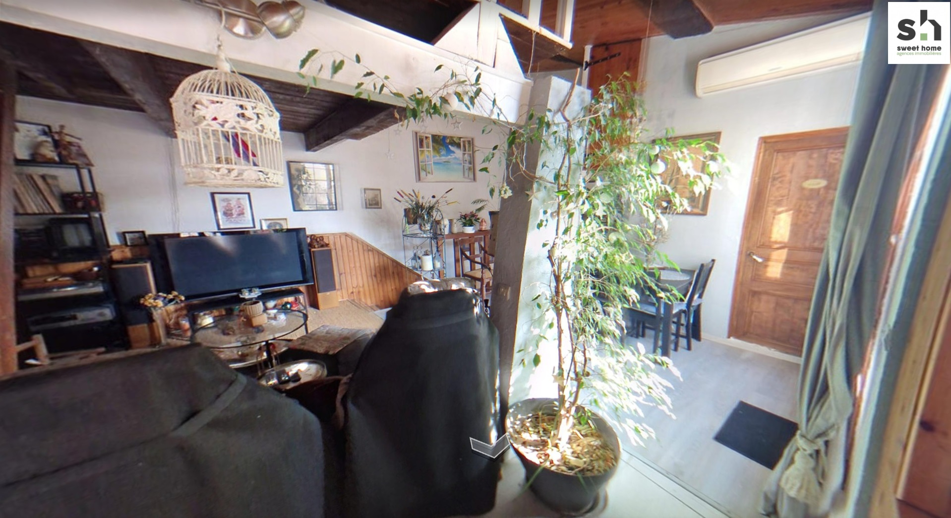 Photo BRIGNOLES : Maison de ville d'environ 200 m² habitables avec un jardin, garage indépendant et terrasse tropézienne. image 4/6