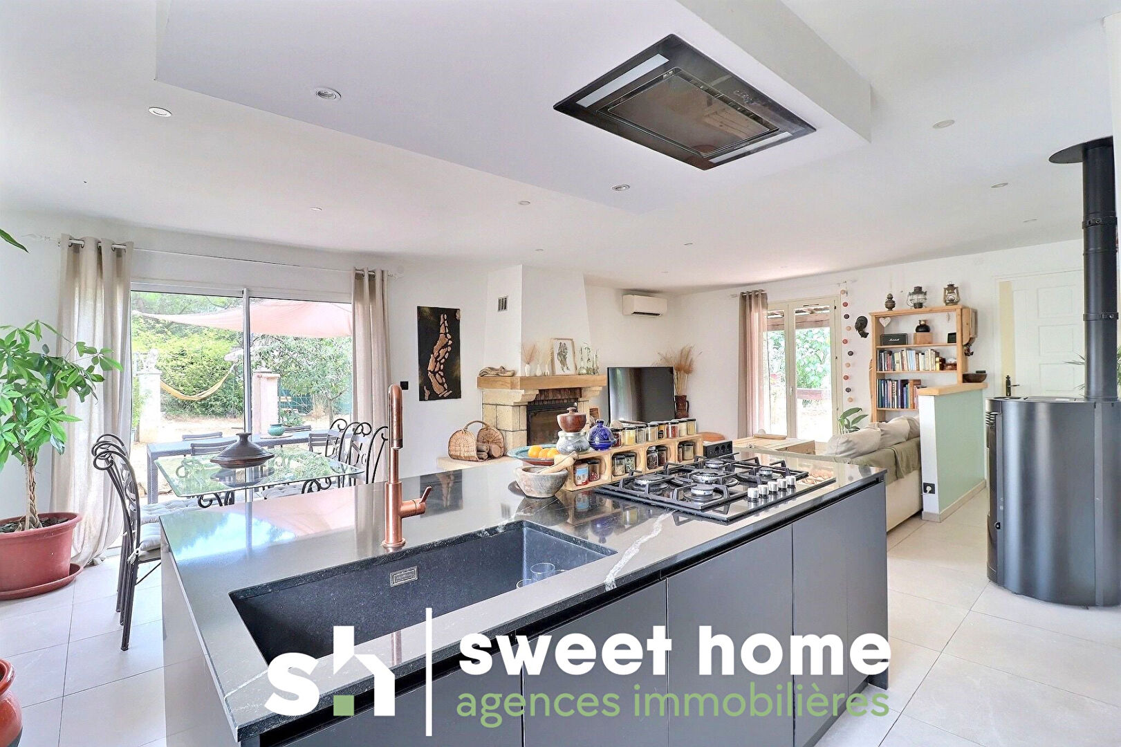 EXCLUSIVITE - ROCBARON : Jolie maison de PLAIN-PIED de type 5 avec garage 24 m² et piscine.