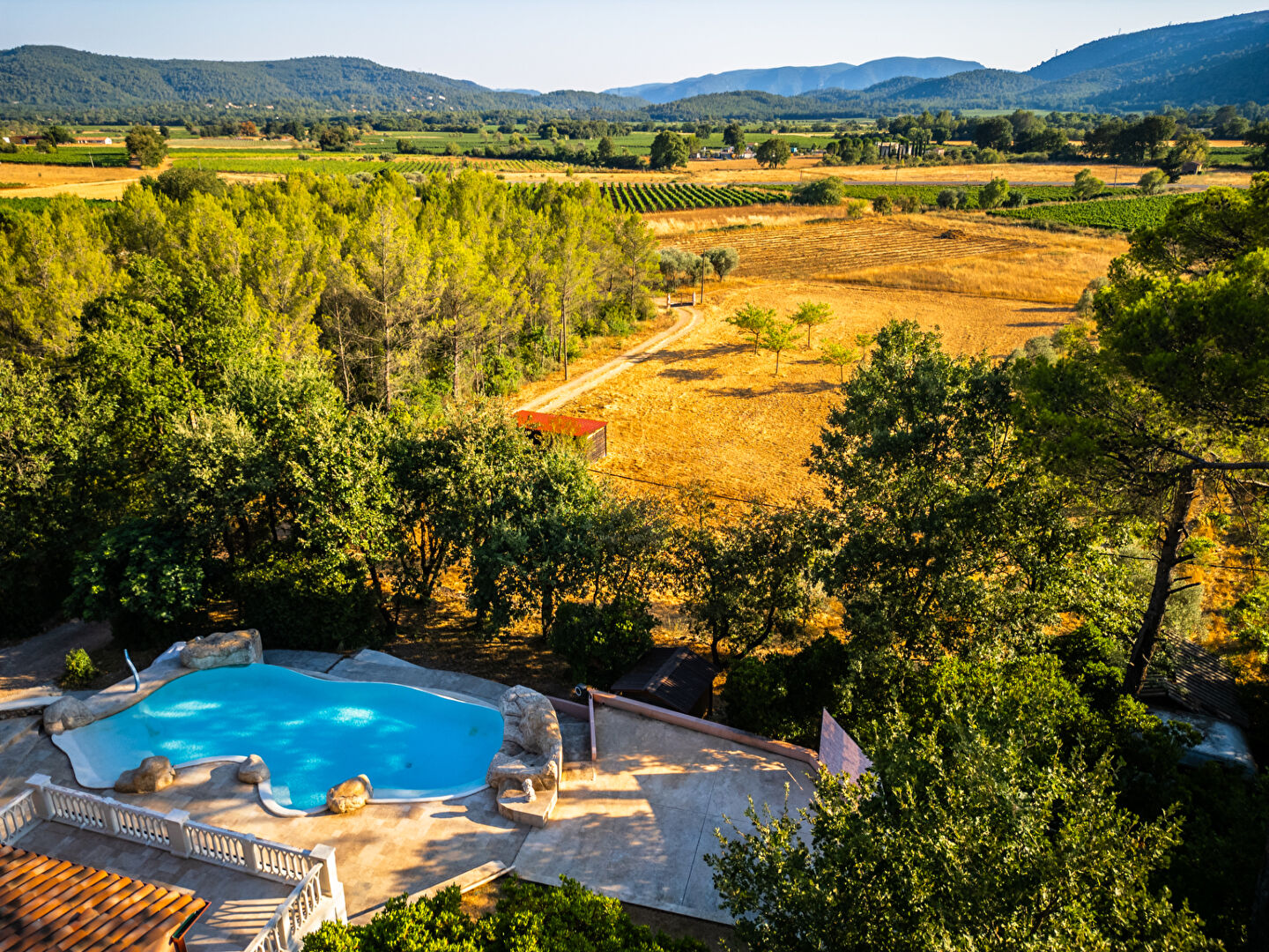 Photo VILLA LA ROQUEBRUSSANNE  6 pièces  165 m²  CADRE NATUREL SANS VIS À VIS - Possibilité de mettre des Chevaux image 3/6