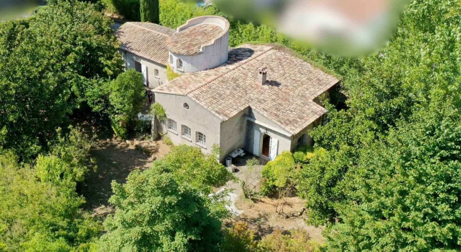 A vendre maison Garéoult 5 pièces 186 m² centre village sur 2390m² de terrain