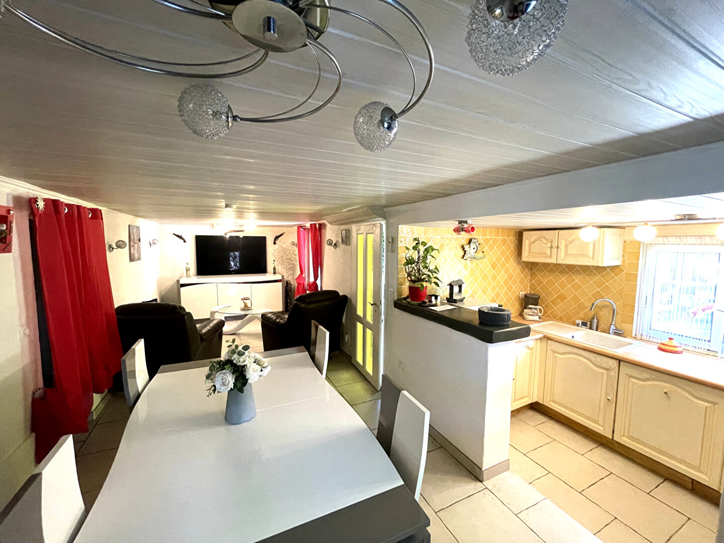 Photo NEOULES Maison 129 m² avec dépendances et proche des commodités image 5/6