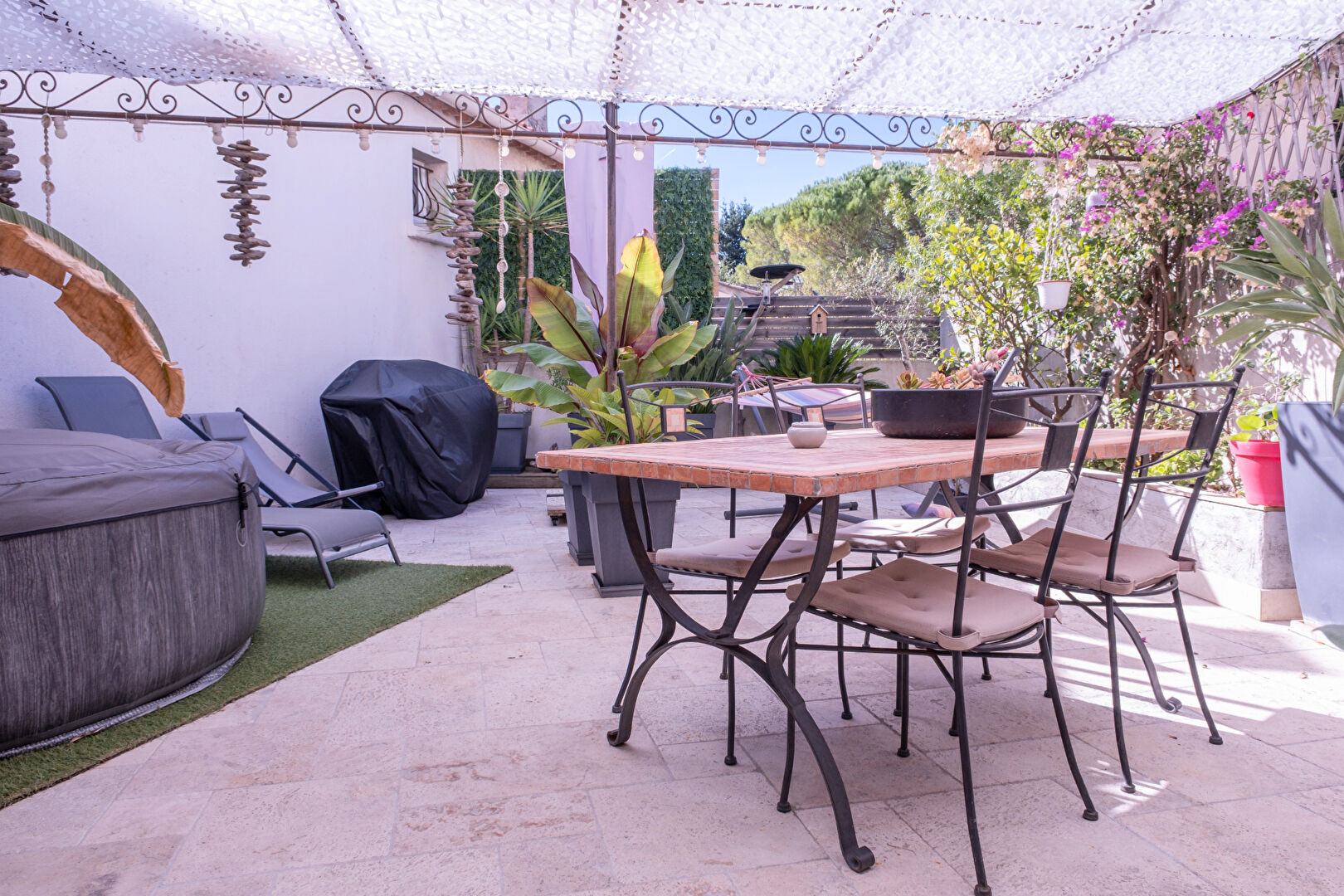 Loft Rocbaron 4 pièce(s) 157,4 m2 loi Carrez, logement d'exception