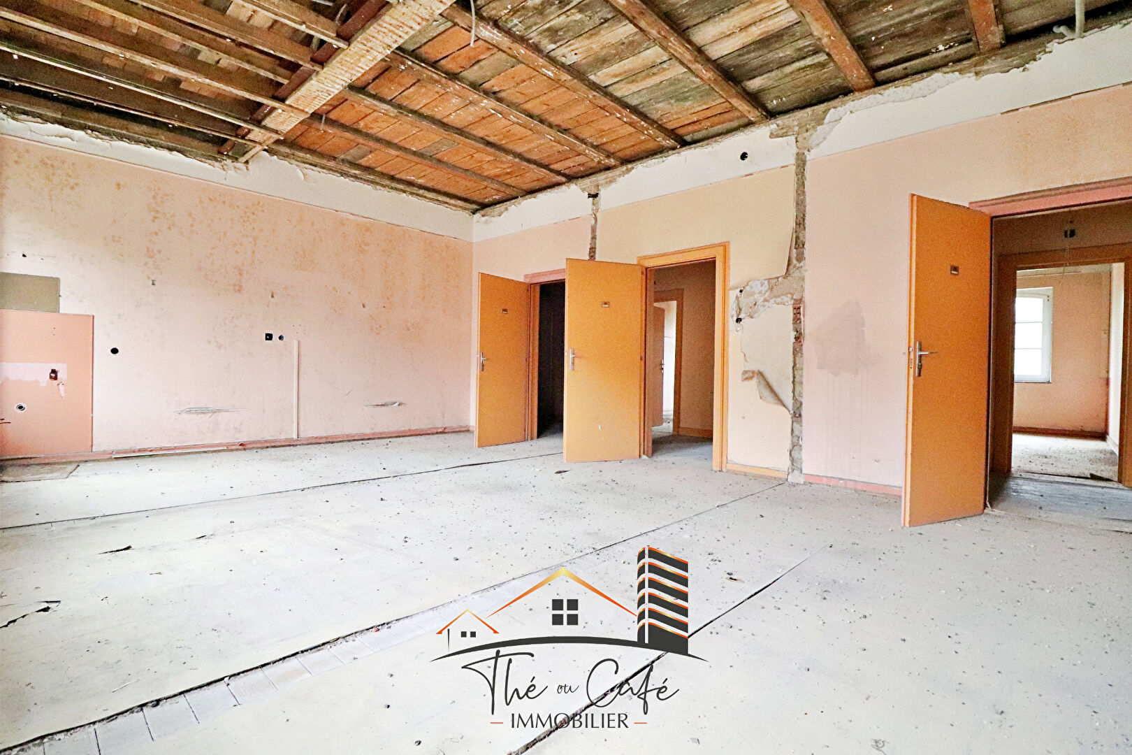 LESSY : AU COEUR DU VILLAGE MAGNIFIQUE APPARTEMENT F3/4 A AMENAGER