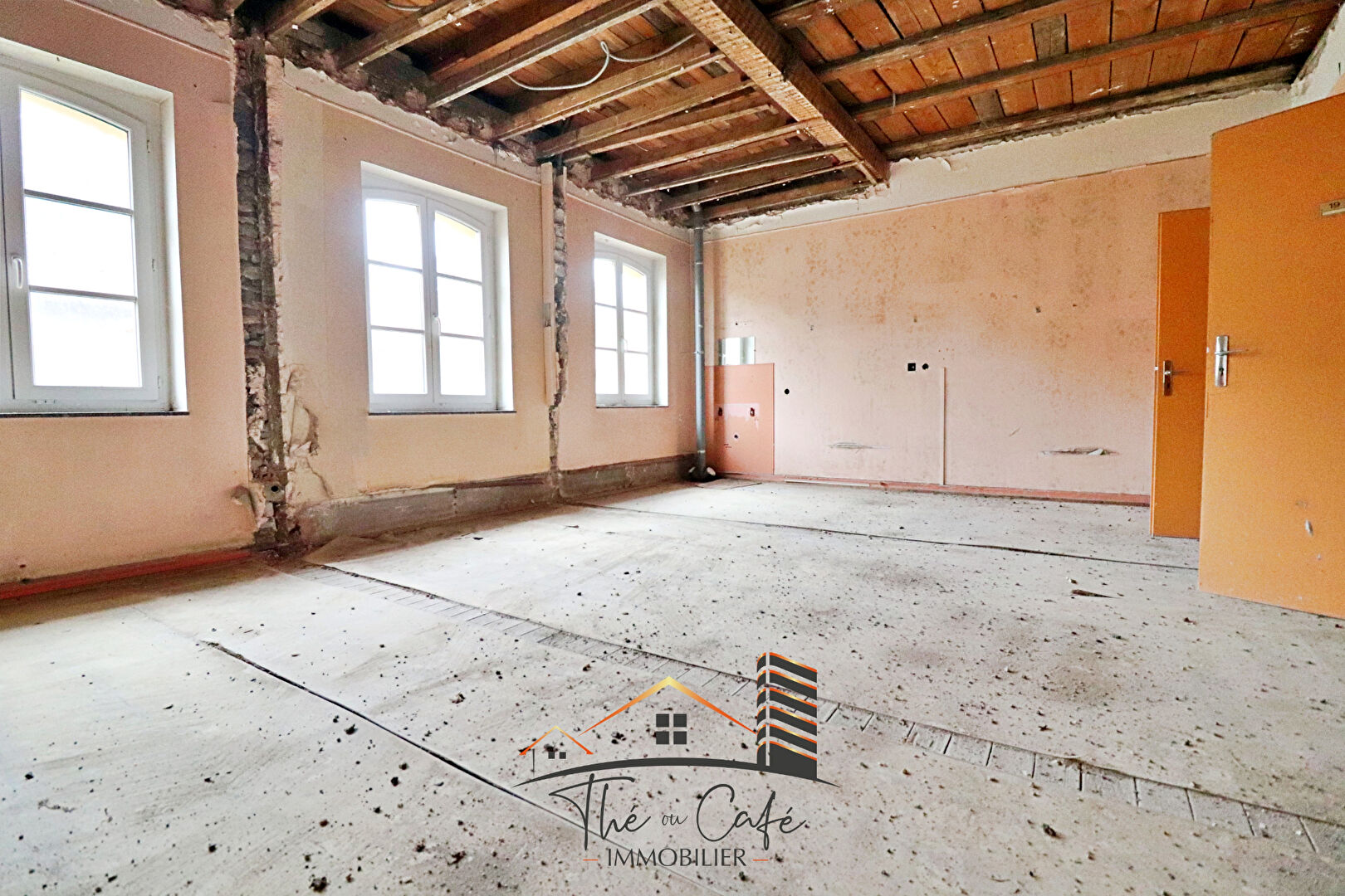 Photo LESSY : AU COEUR DU VILLAGE MAGNIFIQUE APPARTEMENT F3/4 A AMENAGER image 2/6