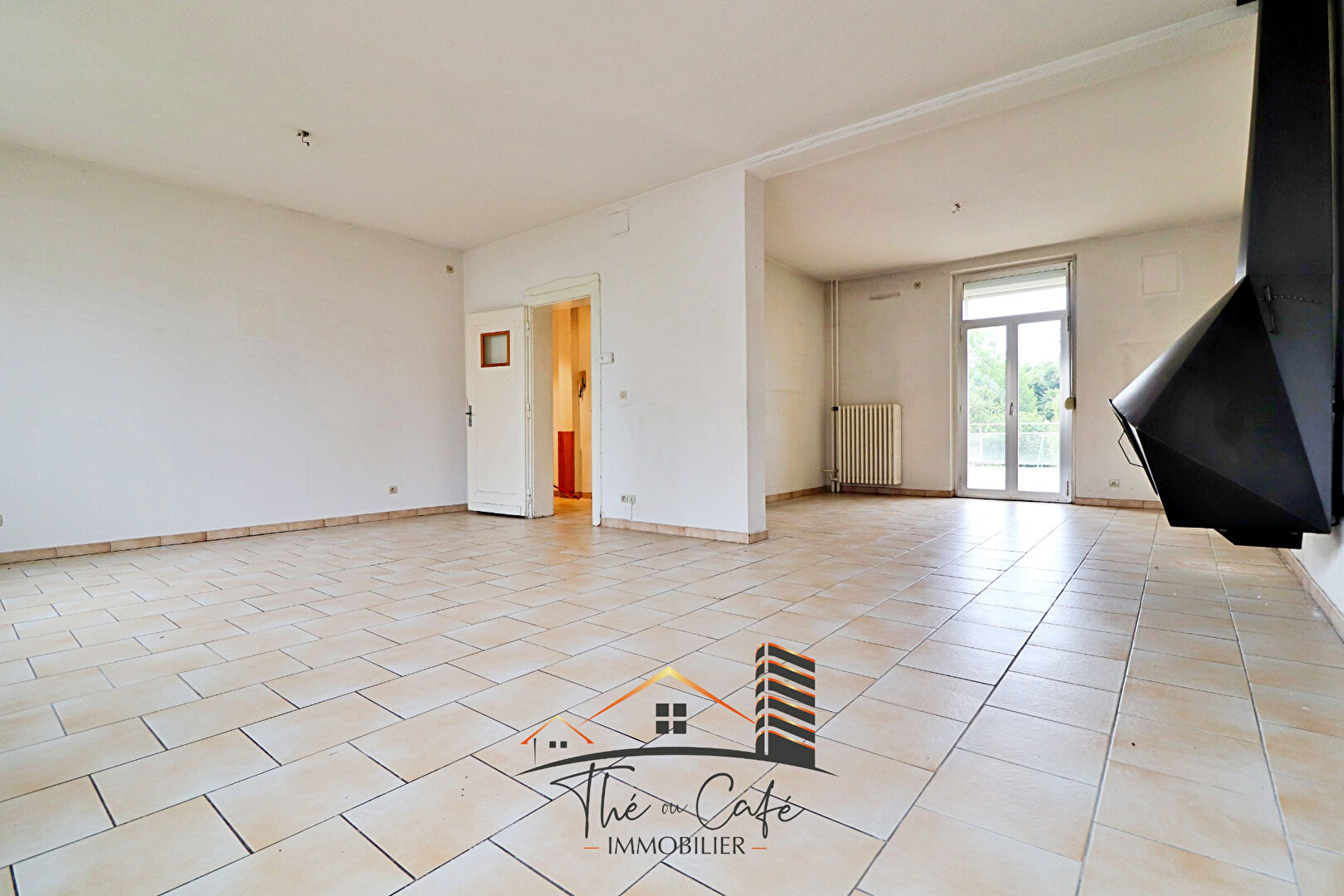 Photo MOULINS LES METZ : SUPERBE F3 ENTIEREMENT RENOVE AVEC VASTE TERRASSE image 2/6