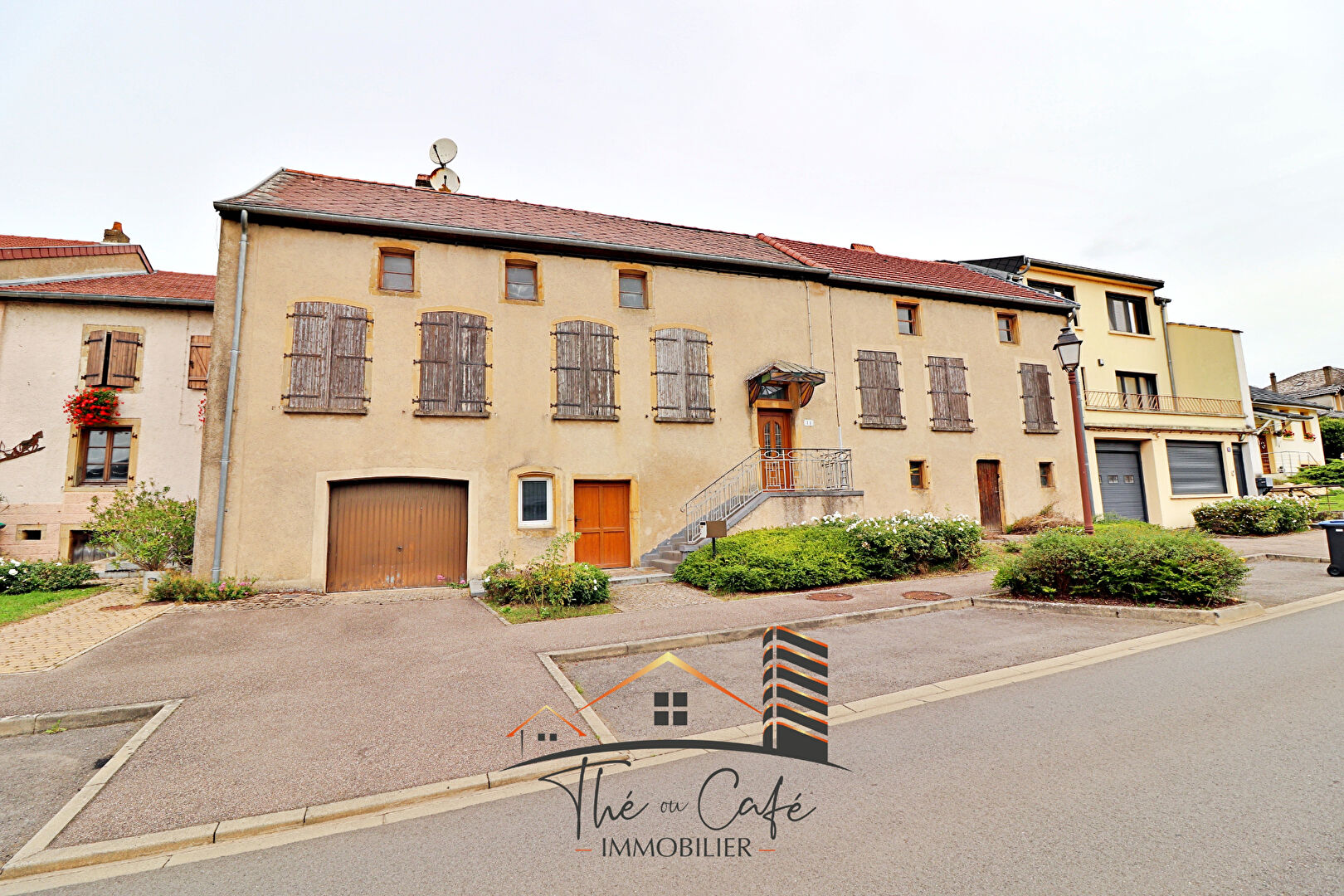 METZERVISSE : MAISON DE VILLAGE DE 1718 AVEC BEAU TERRAIN A RENOVER