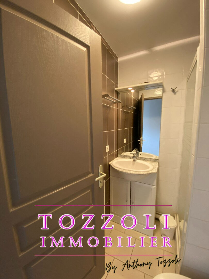 Photo Appartement à Vendre La Verpillière 1 pièce 21.78m² image 5/6