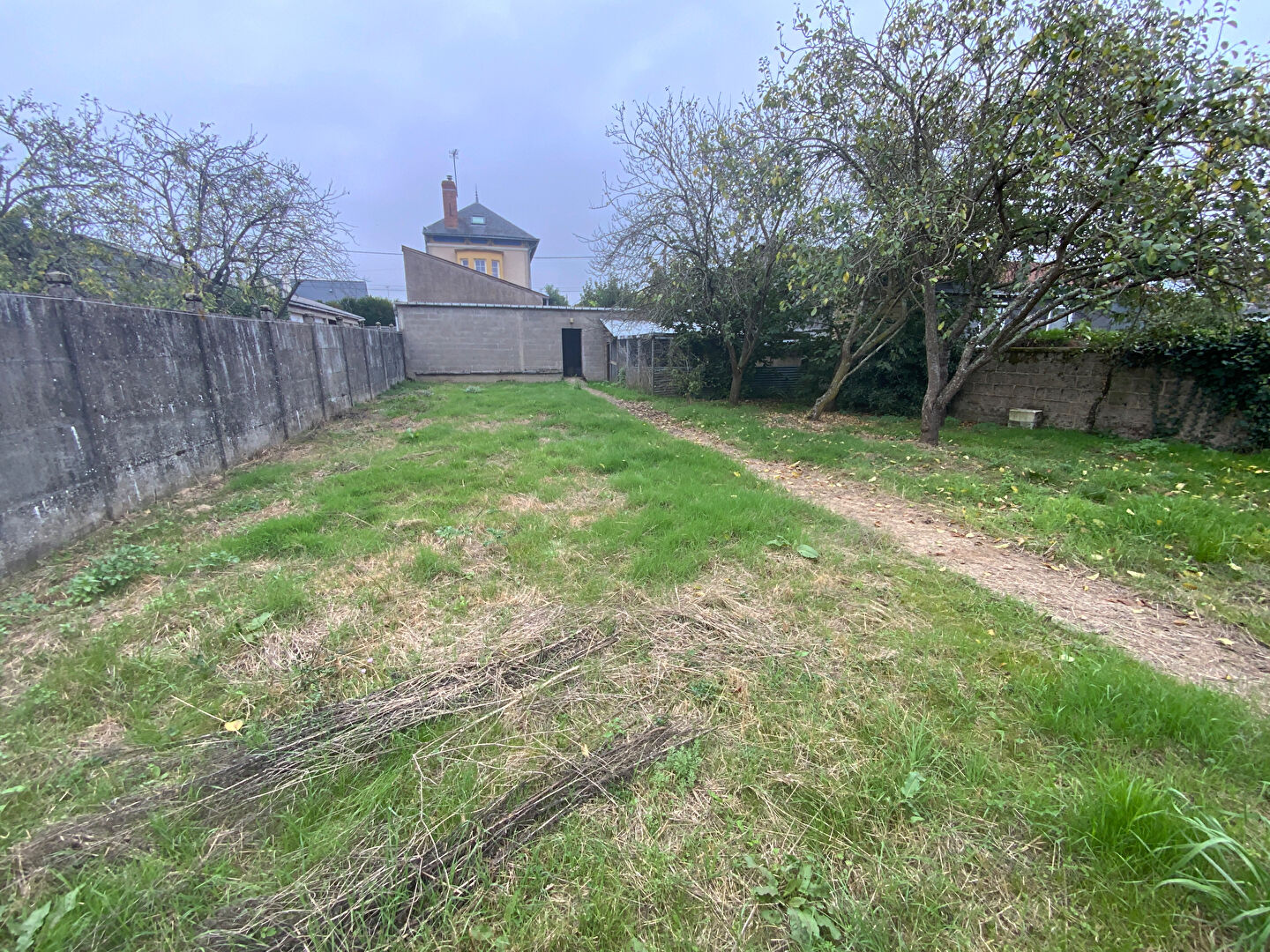 Photo Terrain constructible Chateau Gontier 462 m2 image 2/3