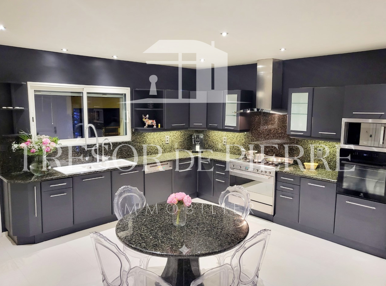 Photo BIEN D'EXCEPTION  : Villa contemporaine T7 de 300 m² de plain-pied  et son parc de 3500 m² au calme image 3/6