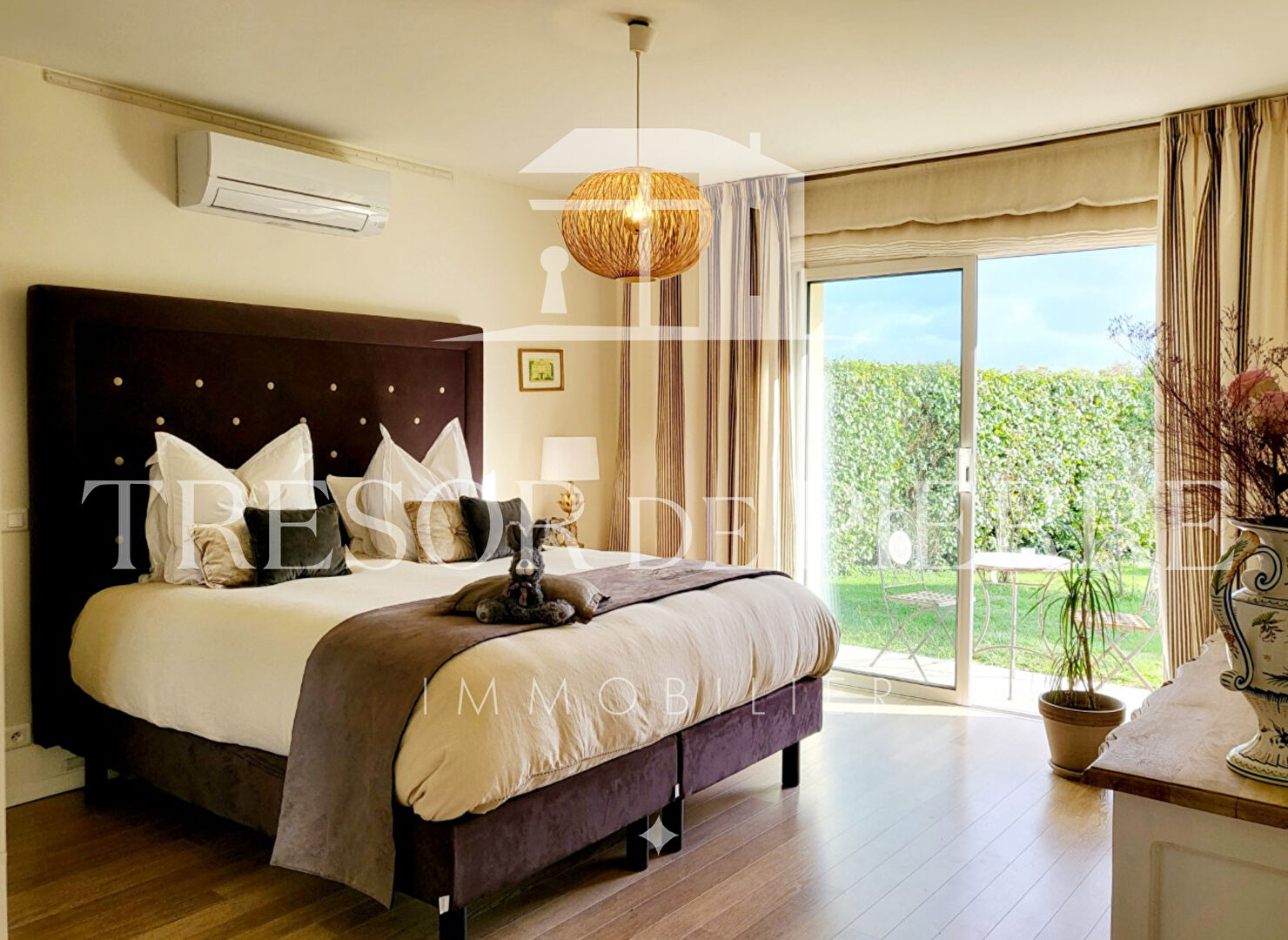 Photo BIEN D'EXCEPTION  : Villa contemporaine T7 de 300 m² de plain-pied  et son parc de 3500 m² au calme image 4/6