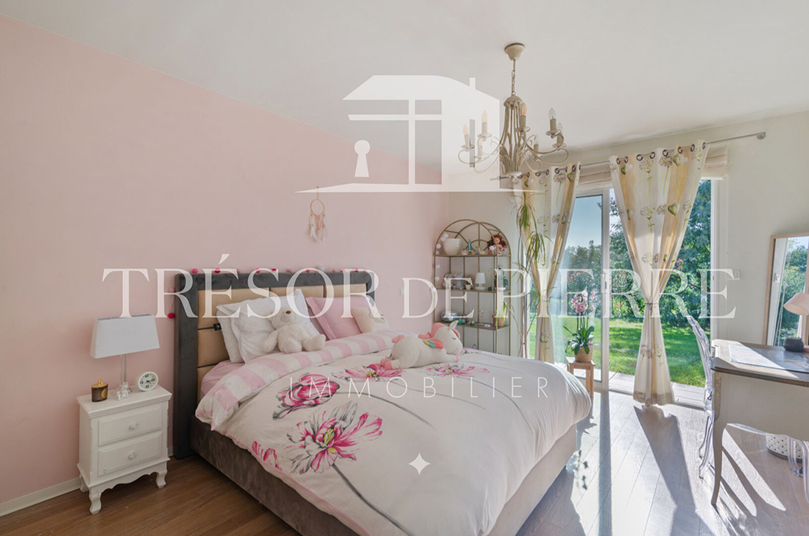 Photo BIEN D'EXCEPTION  : Villa contemporaine T7 de 300 m² de plain-pied  et son parc de 3500 m² au calme image 5/6