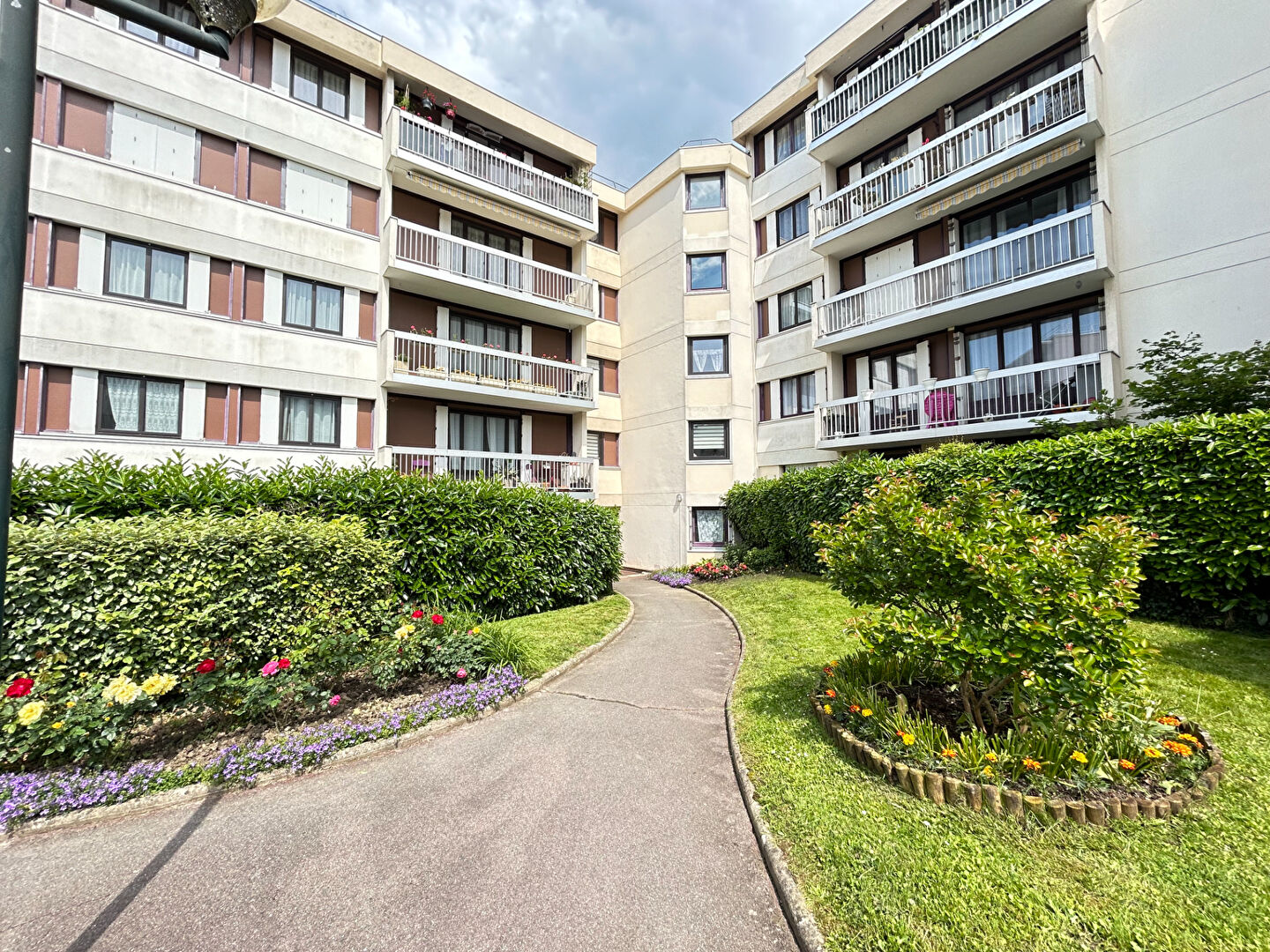 Agence immobilière de VAL DE GALLY IMMOBILIER Fontenay le fleury - VAL DE GALLY IMMOBILIER