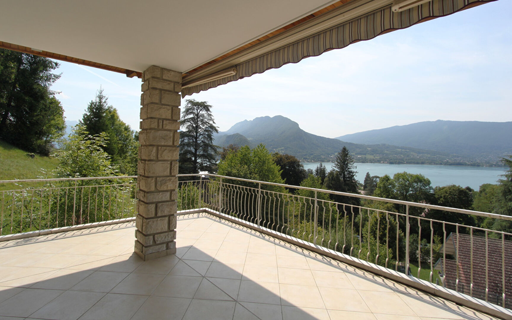 EXCLUSIVITE - TALLOIRES - Villa avec vue lac