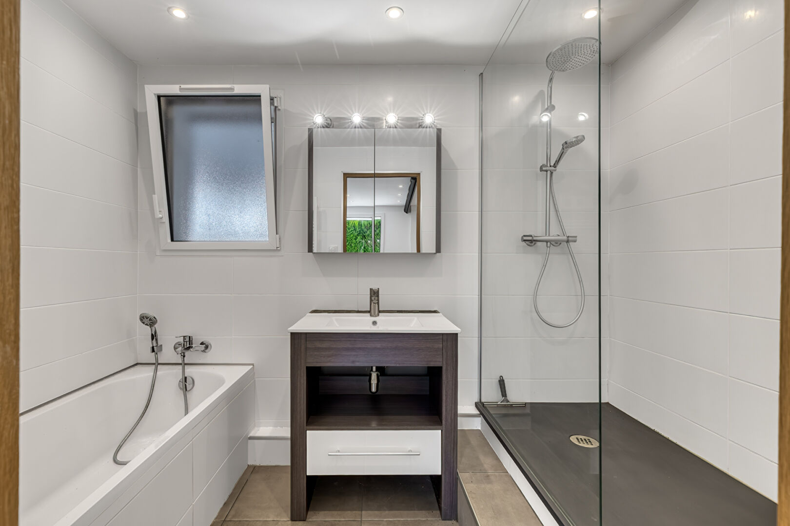 Photo EXCLUSIVITE - ANNECY LE VIEUX (Albigny / Petit Port) Appartement 4 chambres en rez-de-jardin Annecy-le-Vieux (Albigny / Petit Port) image 4/6