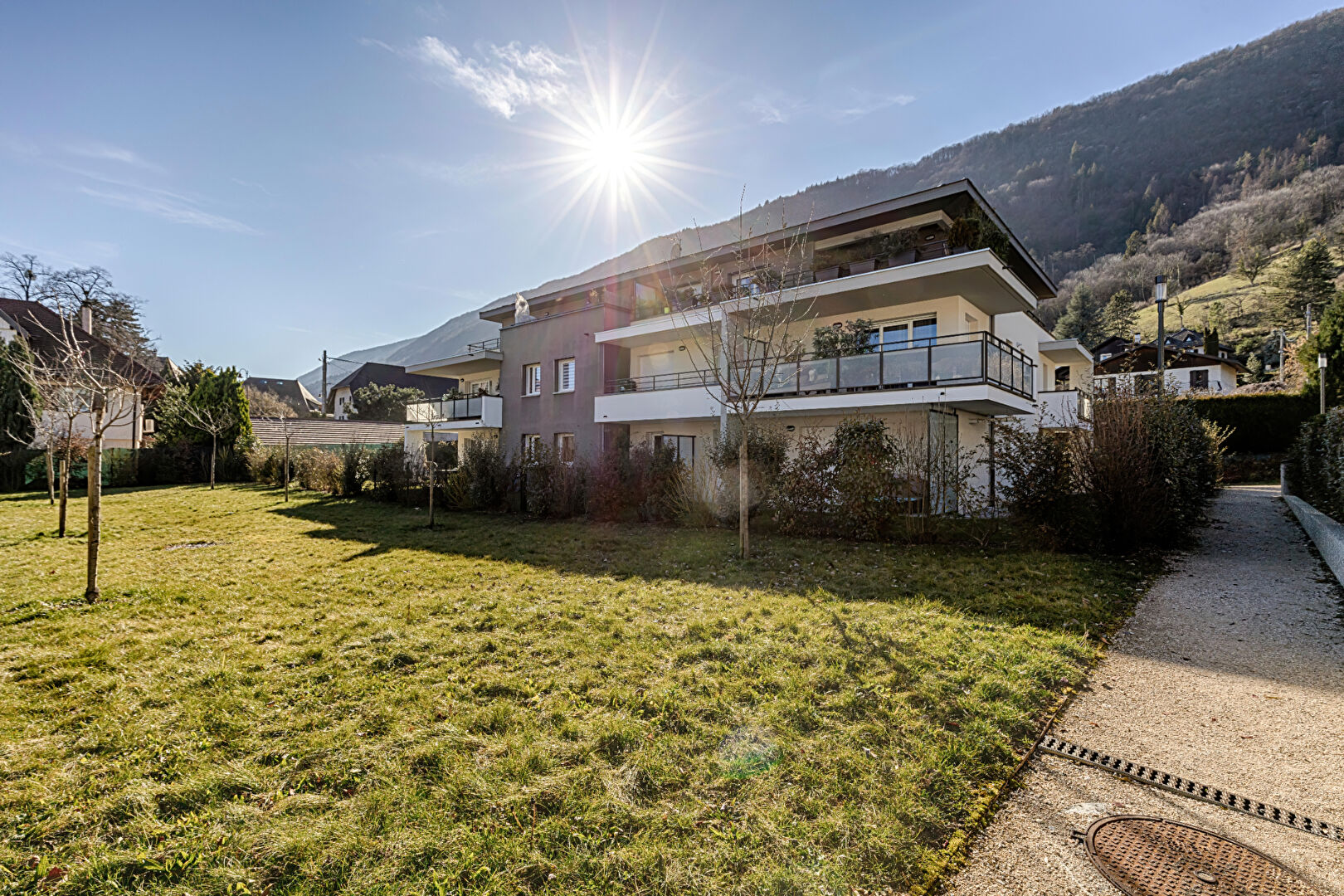 Agence immobilière de VALLAT IMMOBILIER RIVE OUEST