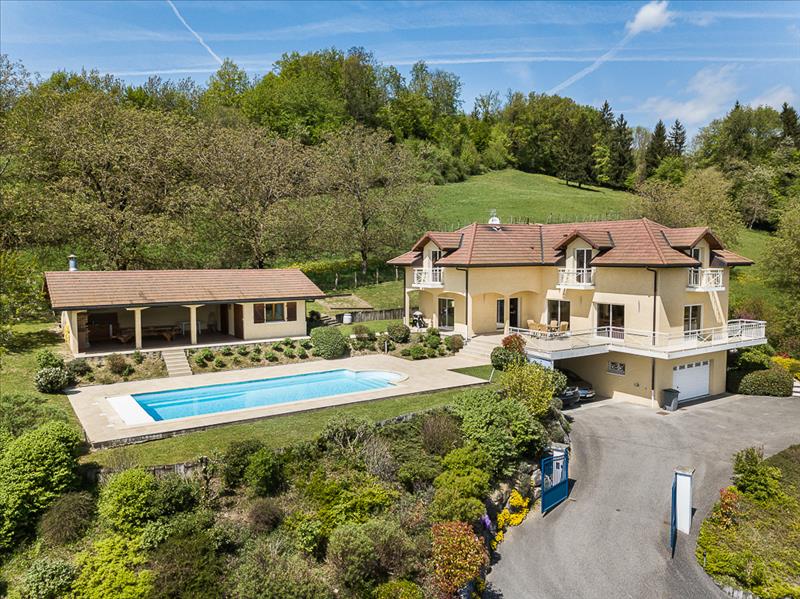 MAISON INDIVIDUELLE SAINT MARTIN BELLEVUE 9 pièce(s) 335 m2 Saint