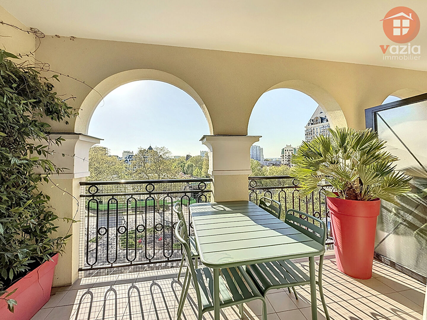 Photo Puteaux Appartement 4 pièces traversant avec vues dégagées, loggias place de stationnement image 1/6