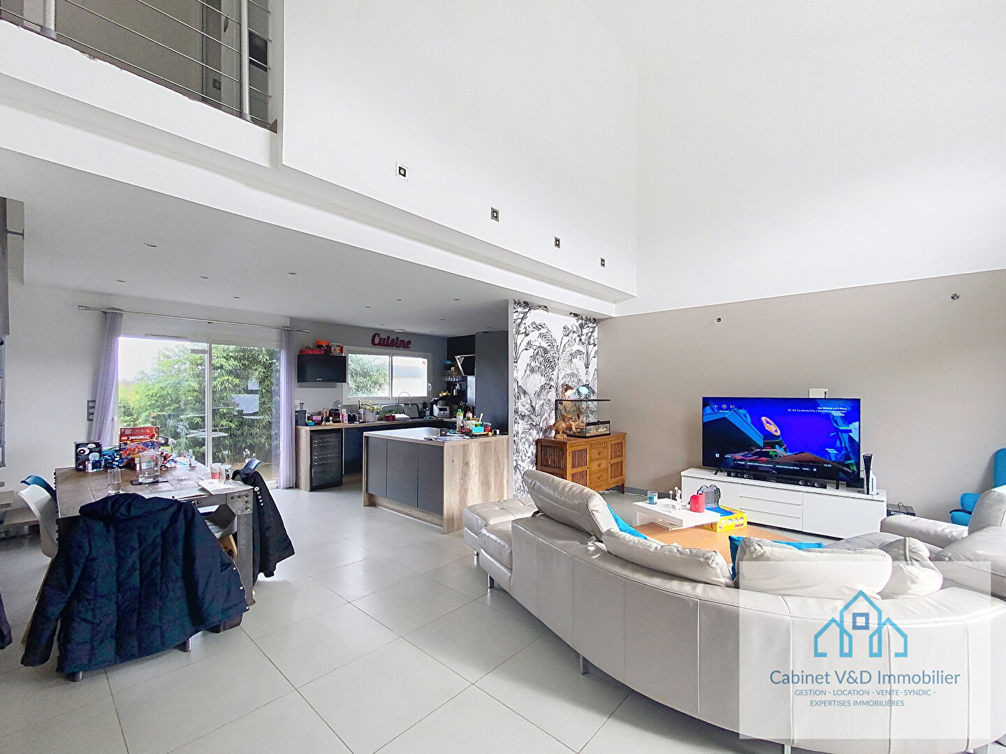 Photo Maison familiale T5 avec piscine et jardin arboré  à EAUNES image 2/6