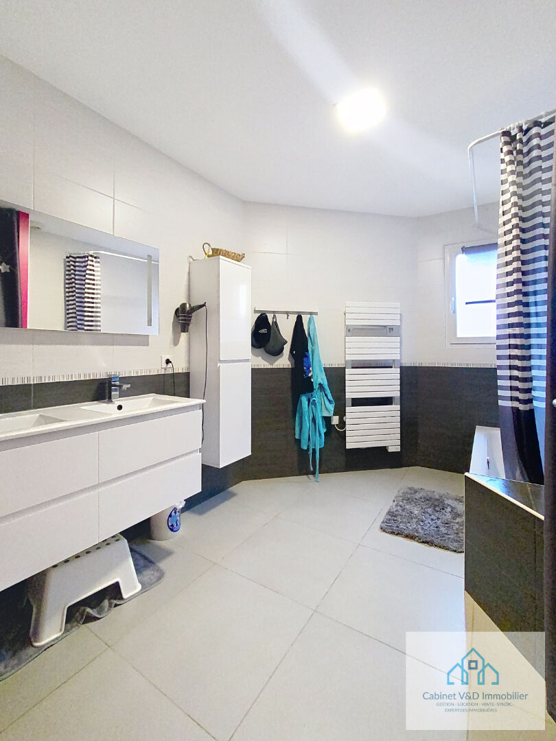 Photo Maison familiale T5 avec piscine et jardin arboré  à EAUNES image 4/6