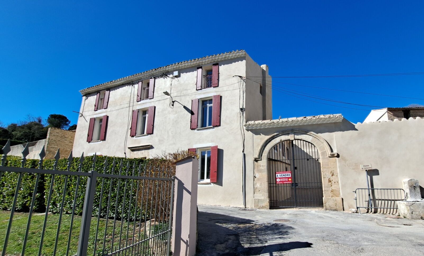 Ensemble de 2 logements avec caves et parking