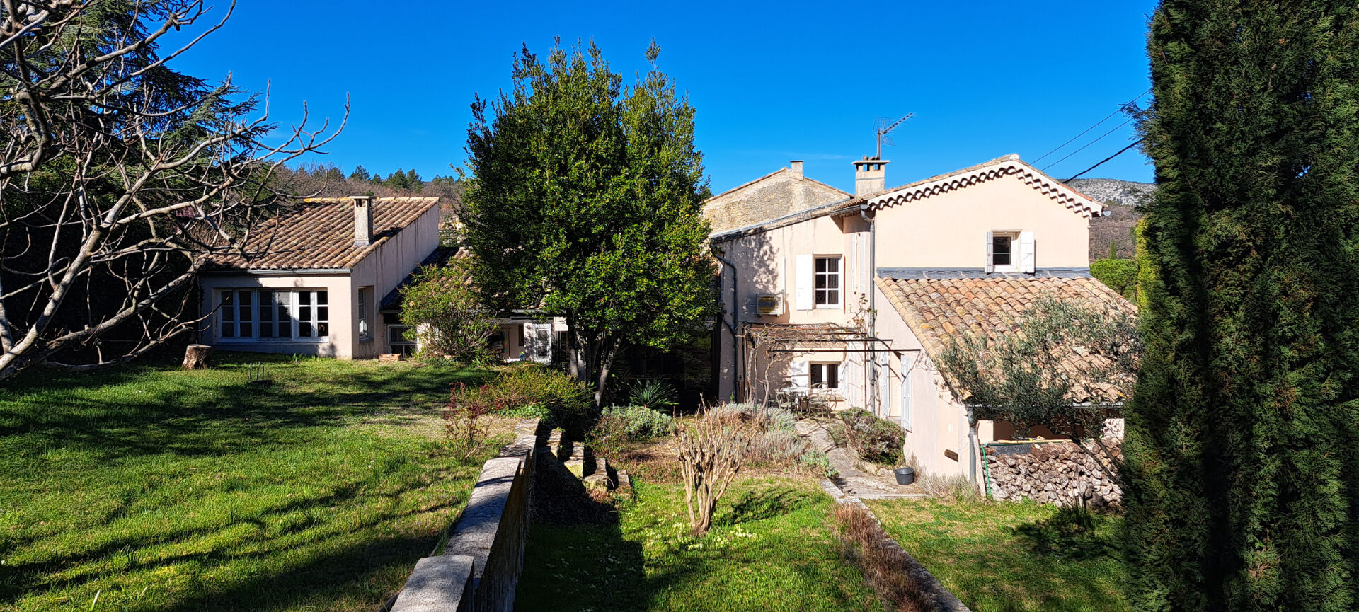 Photo Demeure provençale avec vue, sur terrain +1500m2 image 1/6