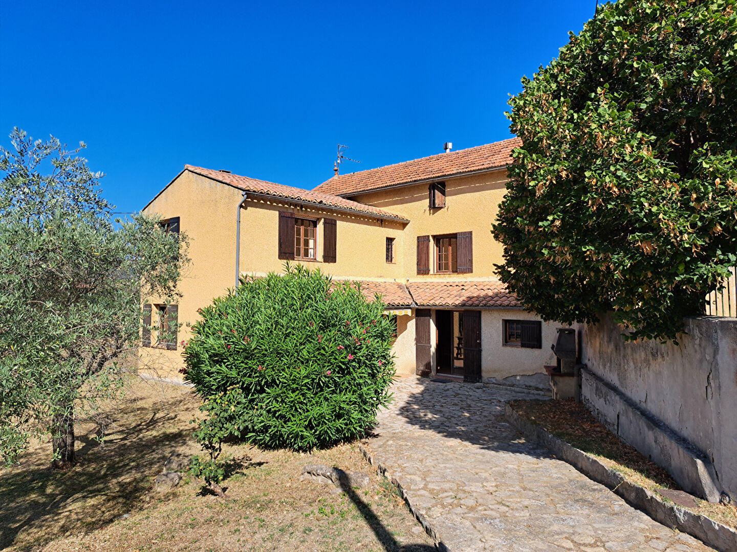 Maison 145 m2 proche centre village sur terrain +2000m2