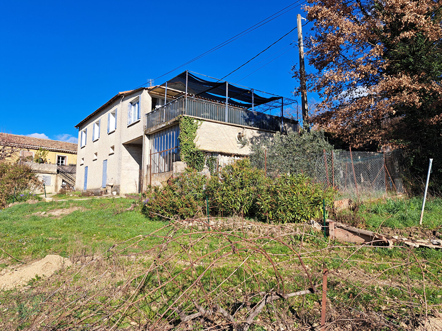 Photo Maison avec dépendances sur 8000m2 environ image 3/6