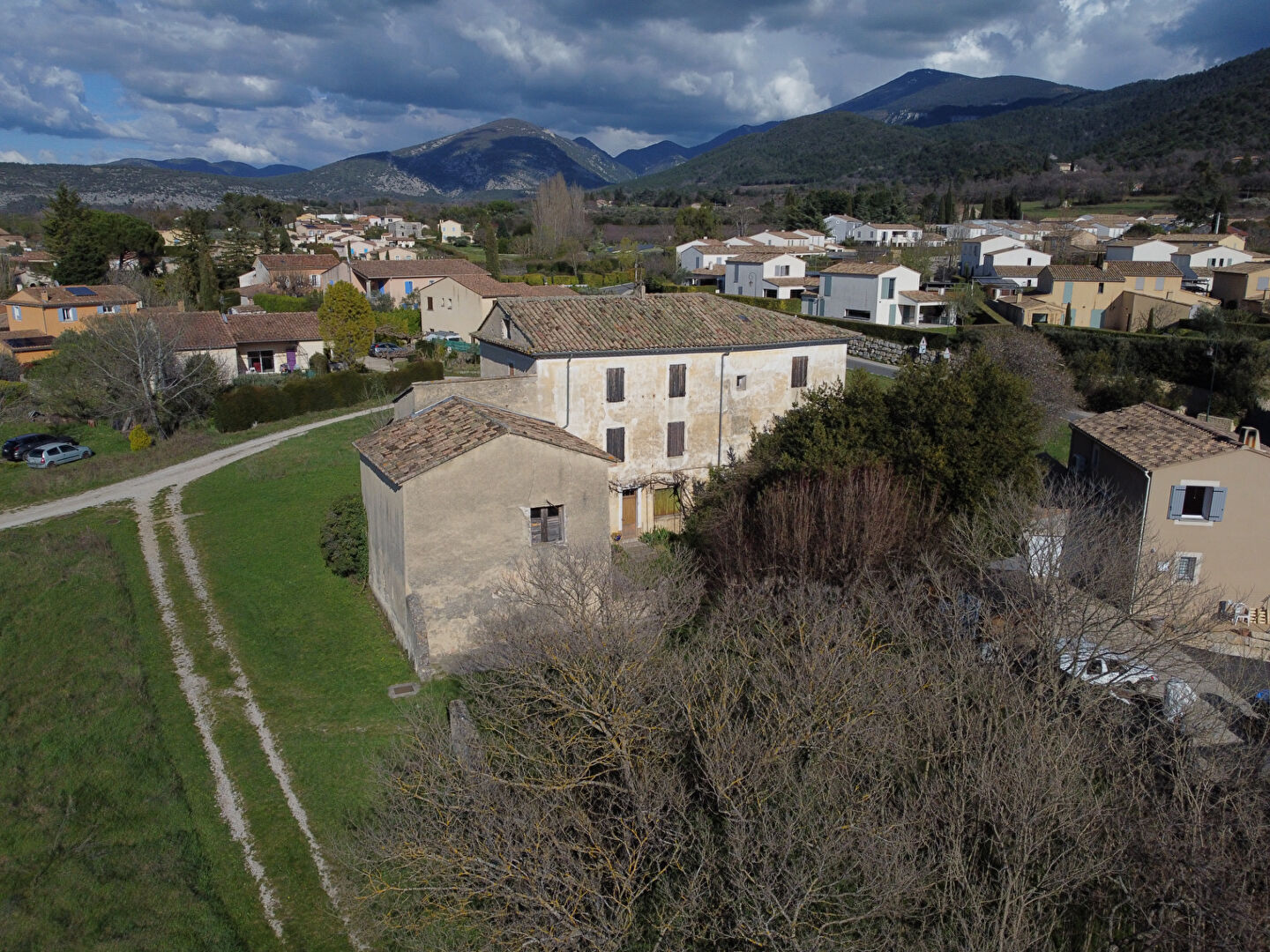 Photo Corps de ferme sur 5600m2 en zone constructible image 2/5