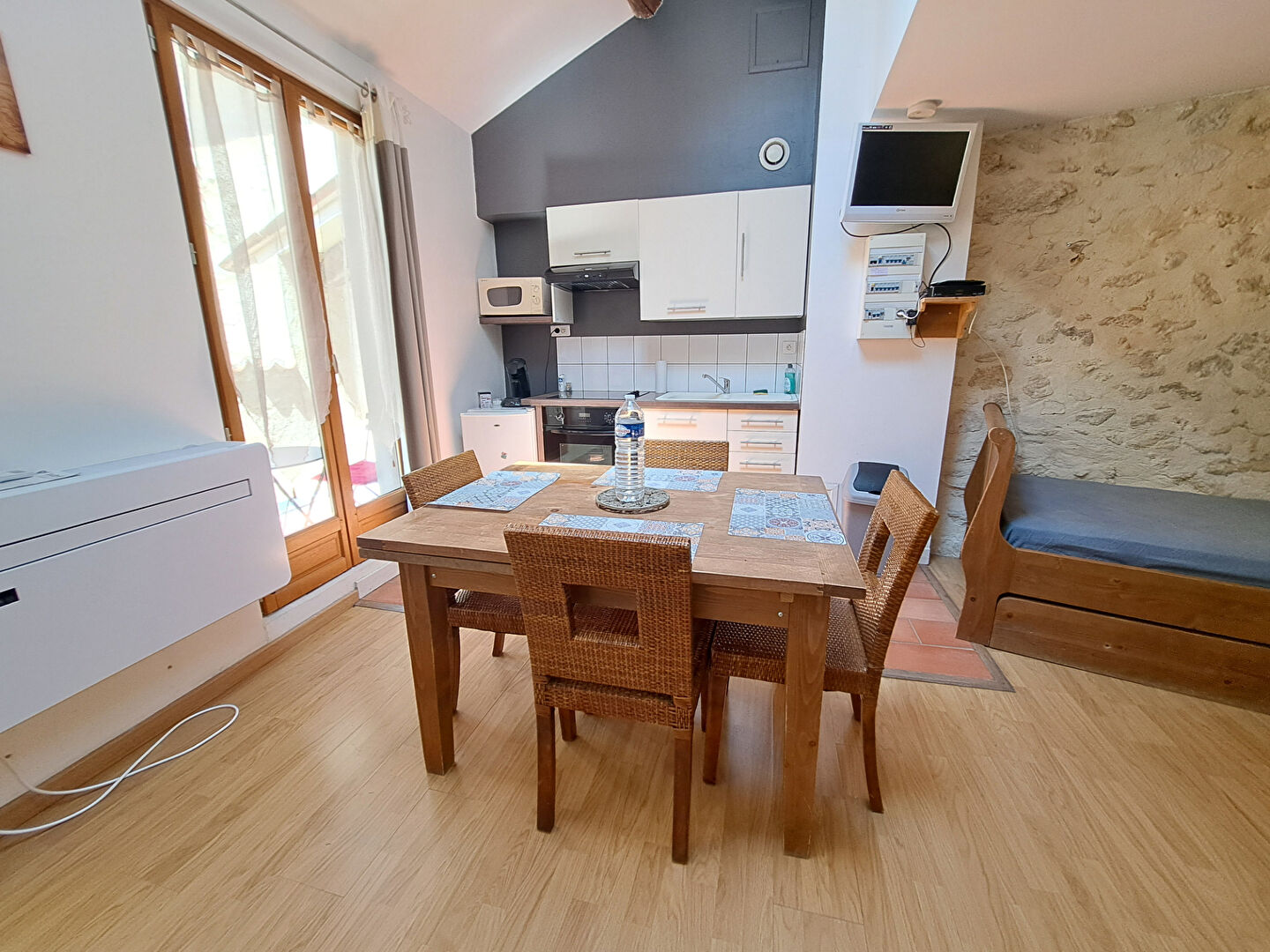 Agence immobilière de VENTOUX IMMOBILIER Malaucene - VENTOUX IMMOBILIER