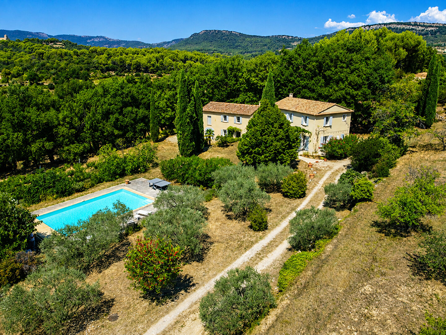 Propriété d'exception avec vue dominante sur Le Barroux et son château