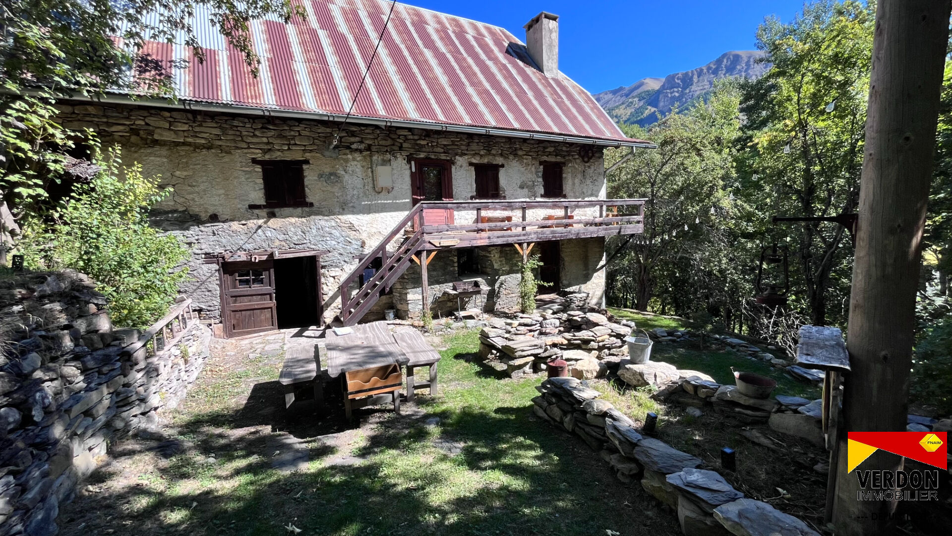 Maison d'alpage 1300m² de terrain