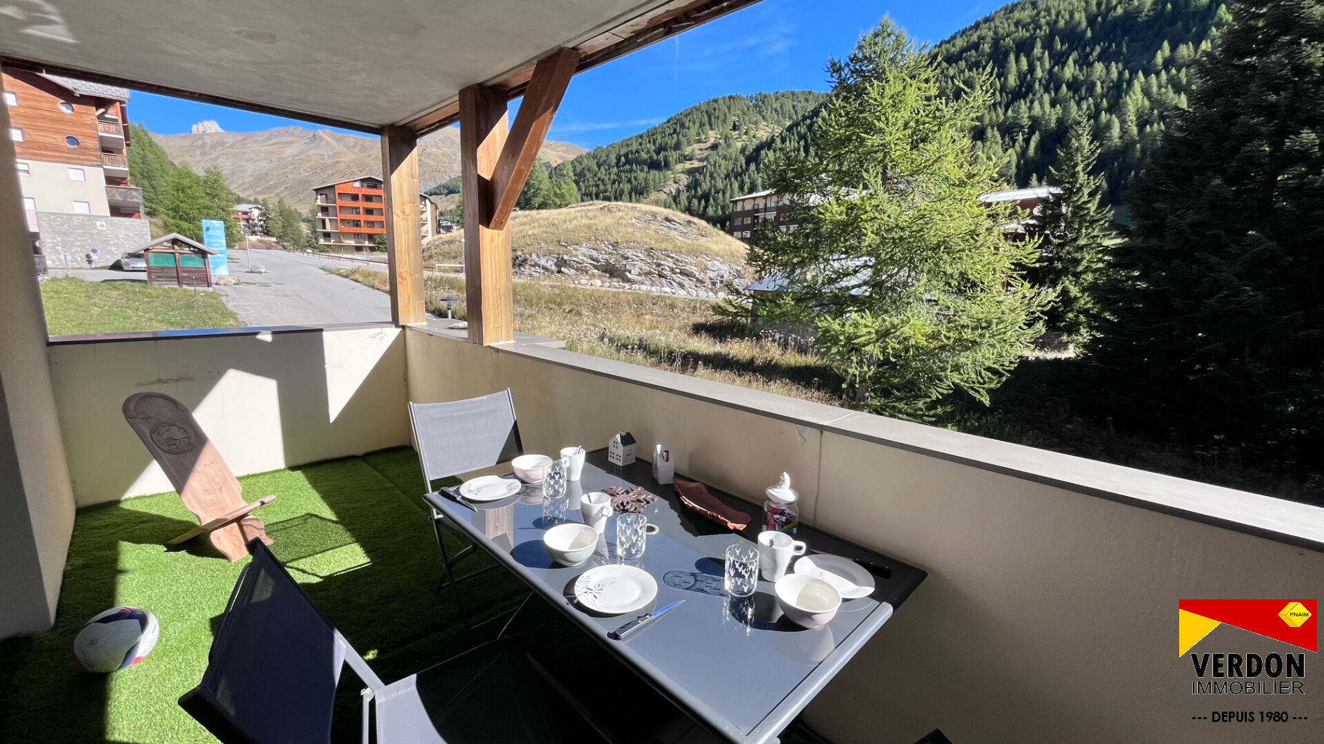 Photo Grand T3 avec vue dégagée + GARAGE + pkg. image 2/6