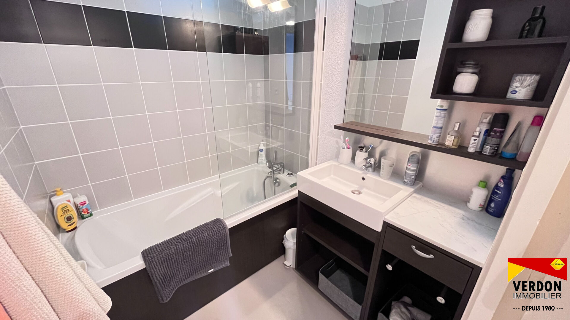 Photo Grand T3 avec vue dégagée + GARAGE + pkg. image 4/6