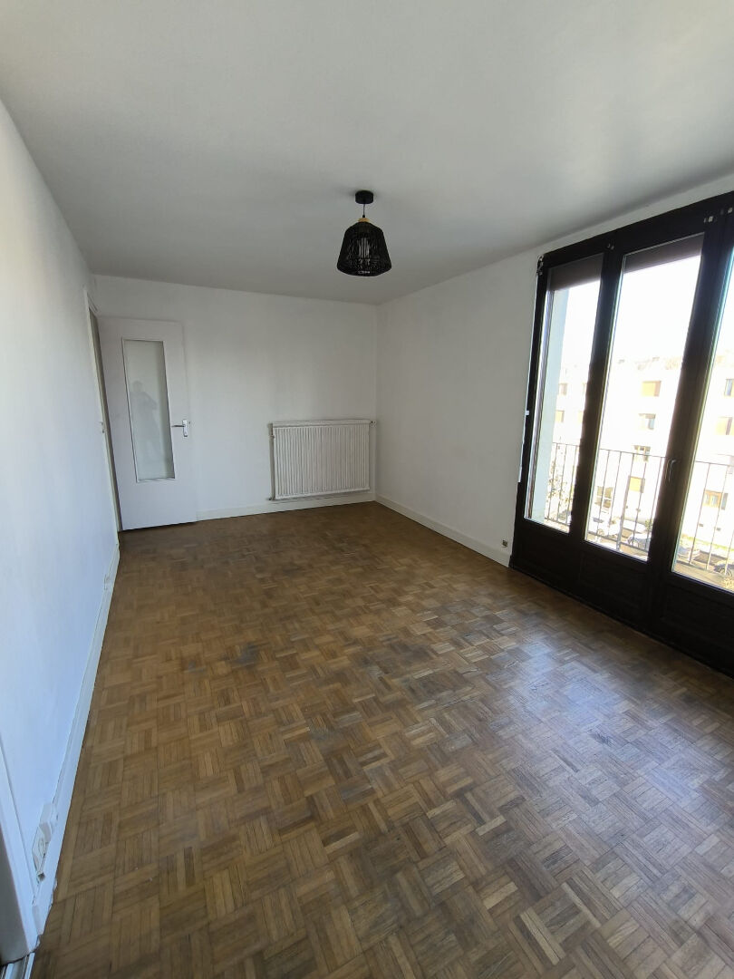 Photo Appartement Le Thillay 3 pièce(s) 62 m2 image 2/5