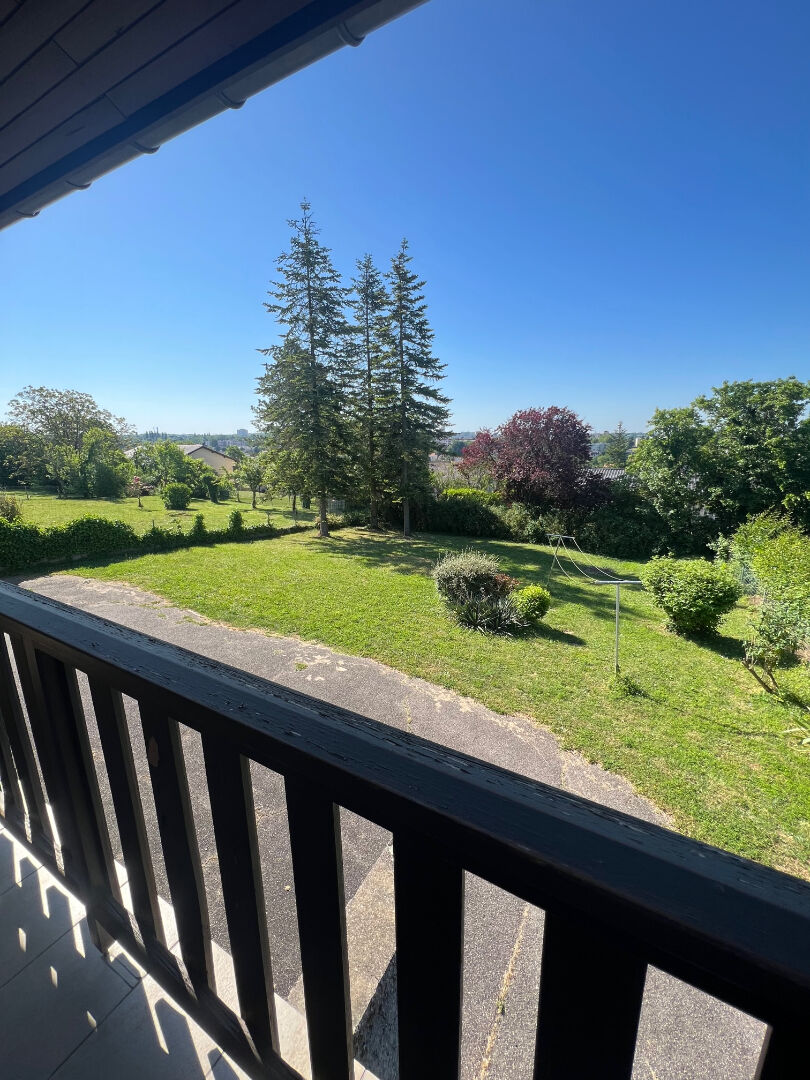 Photo Belle maison dans les hauteurs de Metz avec grand jardin image 5/6