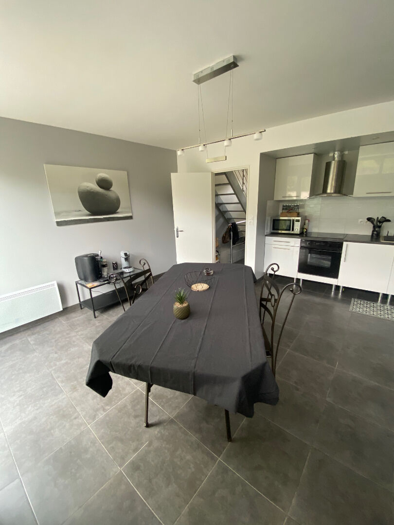 Photo Belle maison mitoyenne 2 chambres en triplex avec terrasse de 20m2 image 2/6