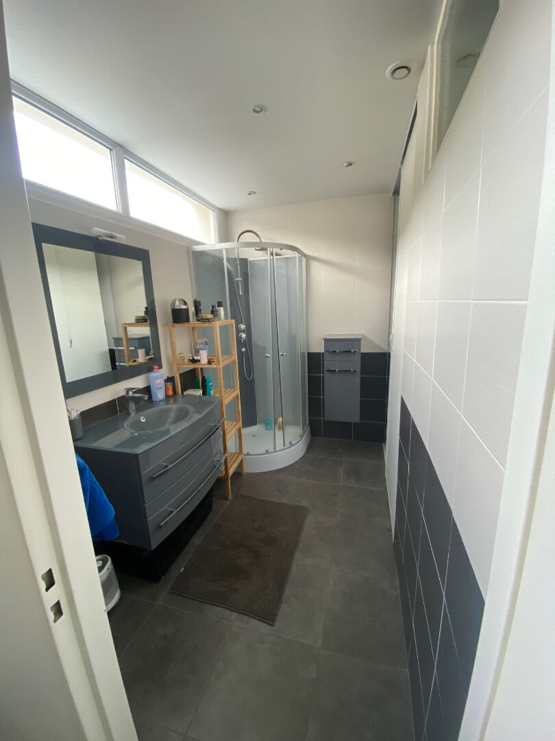 Photo Belle maison mitoyenne 2 chambres en triplex avec terrasse de 20m2 image 4/6