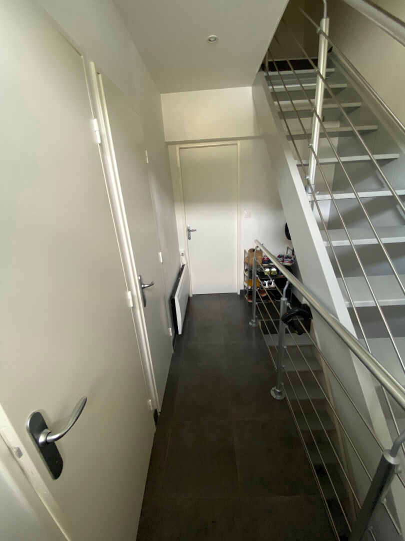 Photo Belle maison mitoyenne 2 chambres en triplex avec terrasse de 20m2 image 5/6