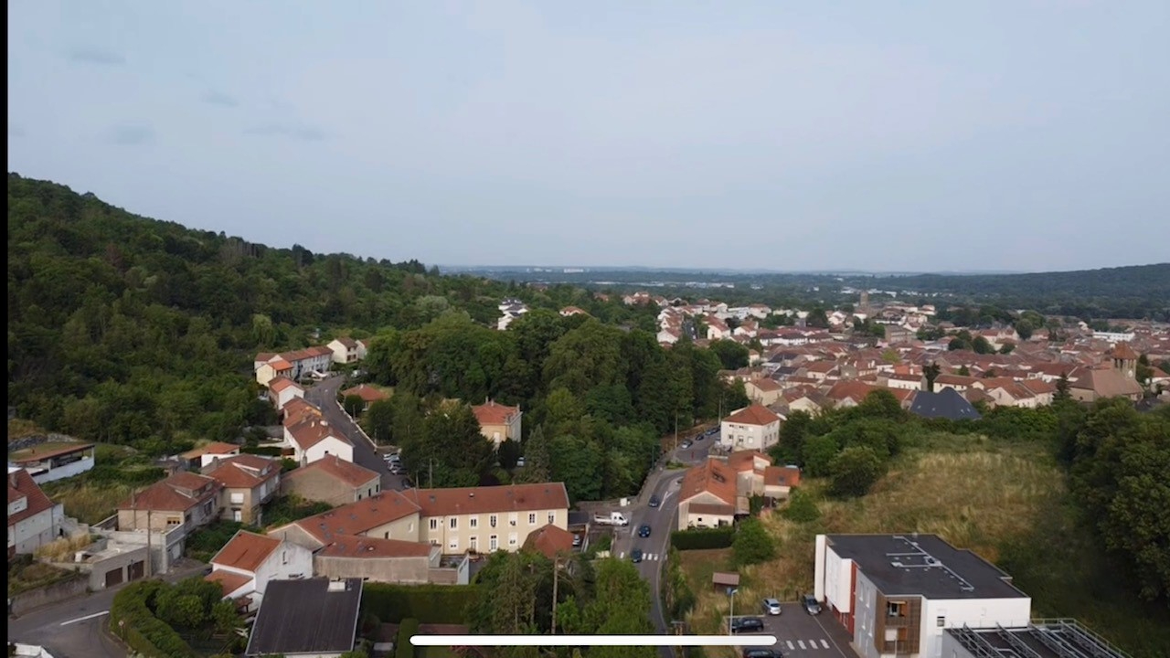 Photo Belle maison mitoyenne 2 chambres en triplex avec terrasse de 20m2 image 6/6