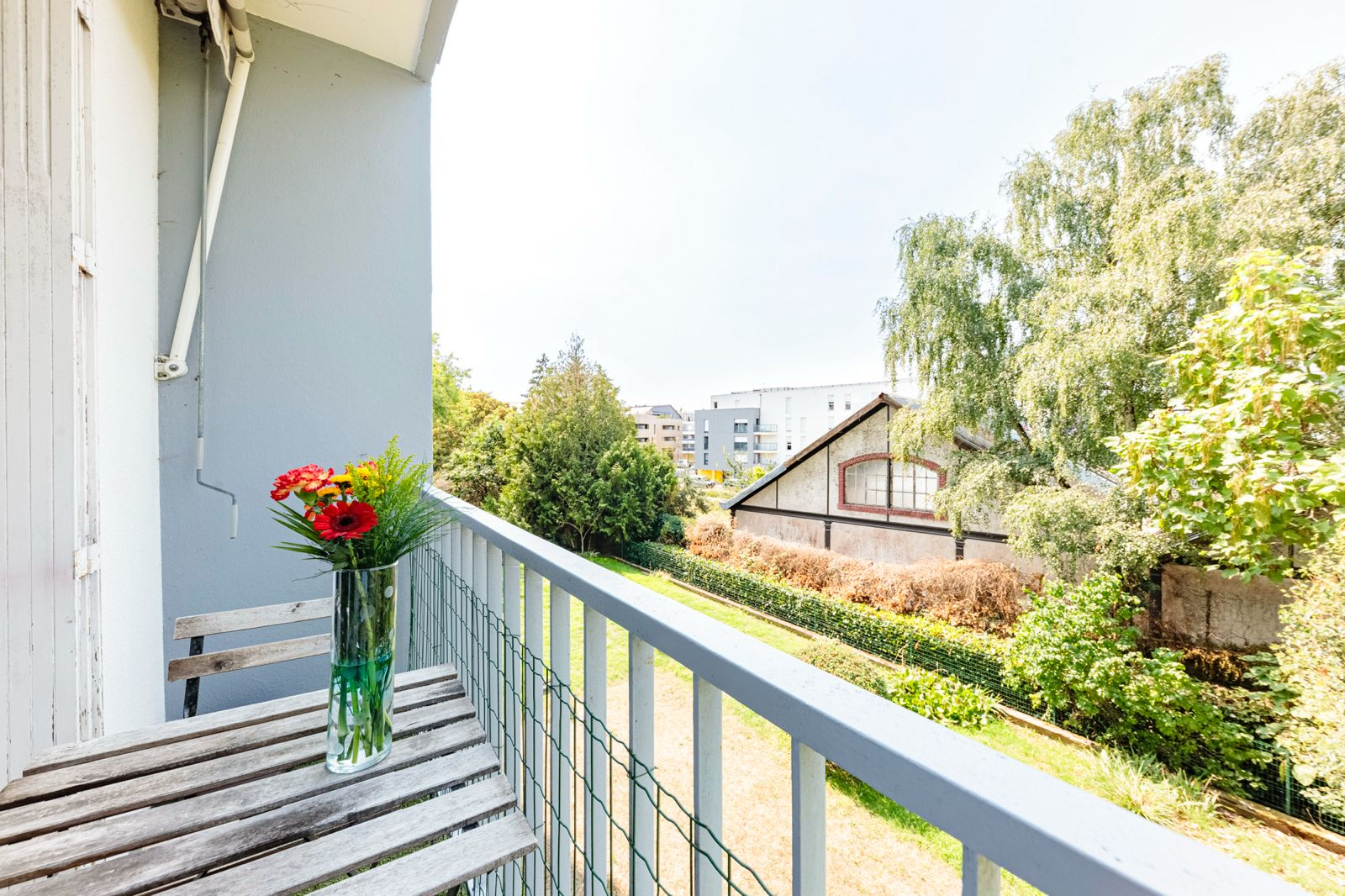 COUP DE COEUR - APPARTEMENT DE TYPE 3-4 TRAVERSANT - BALCON, GARAGE et CAVE